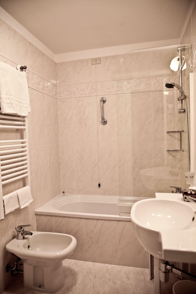 Hotel Torretta — Hotel rooms in Montecatini Terme, Tuscany