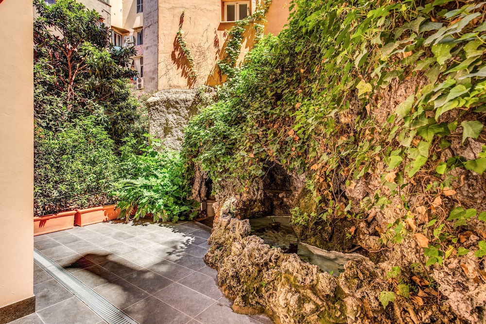 Trevi Collection Hotel - Trevi Hotels Group — Hotel building in Rome, Lazio