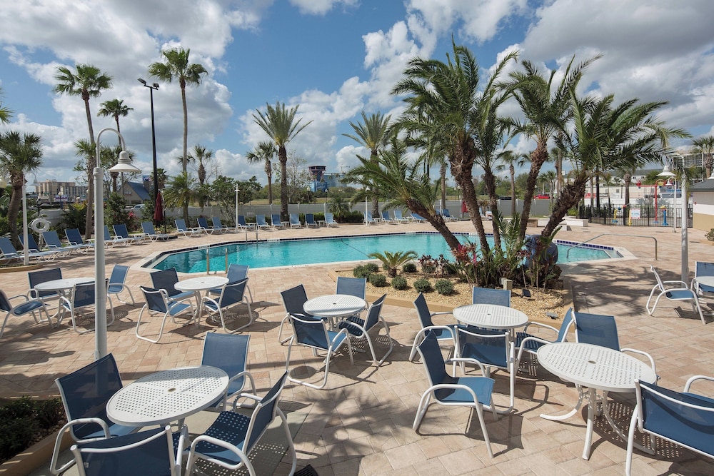 Four Points by Sheraton Orlando International Drive — Swimming pool in Orlando, Florida