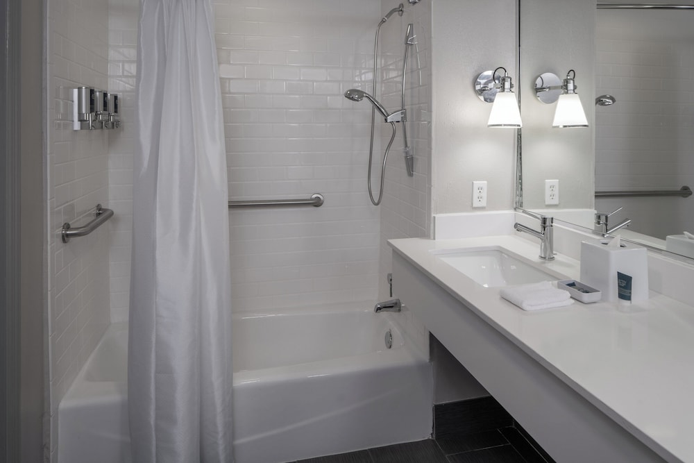 Four Points by Sheraton Orlando International Drive — Hotel rooms in Orlando, Florida
