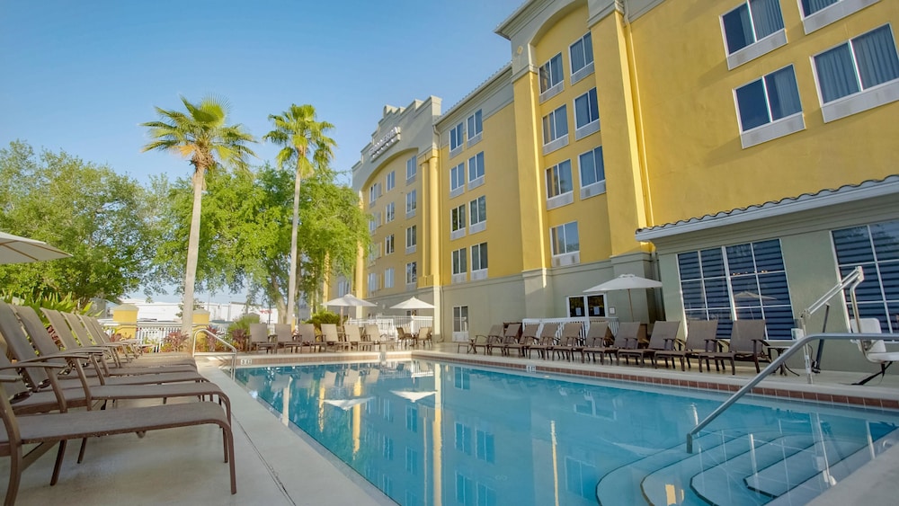Galleria Palms Hotel — Swimming pool in Kissimmee, Florida
