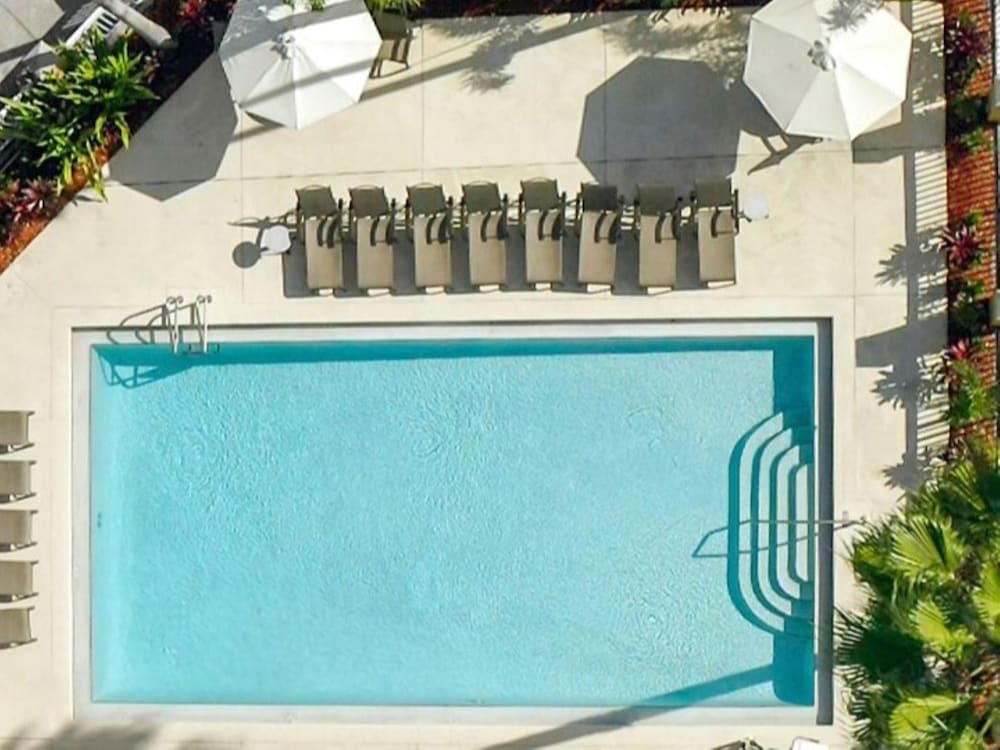 Galleria Palms Hotel — Swimming pool in Kissimmee, Florida