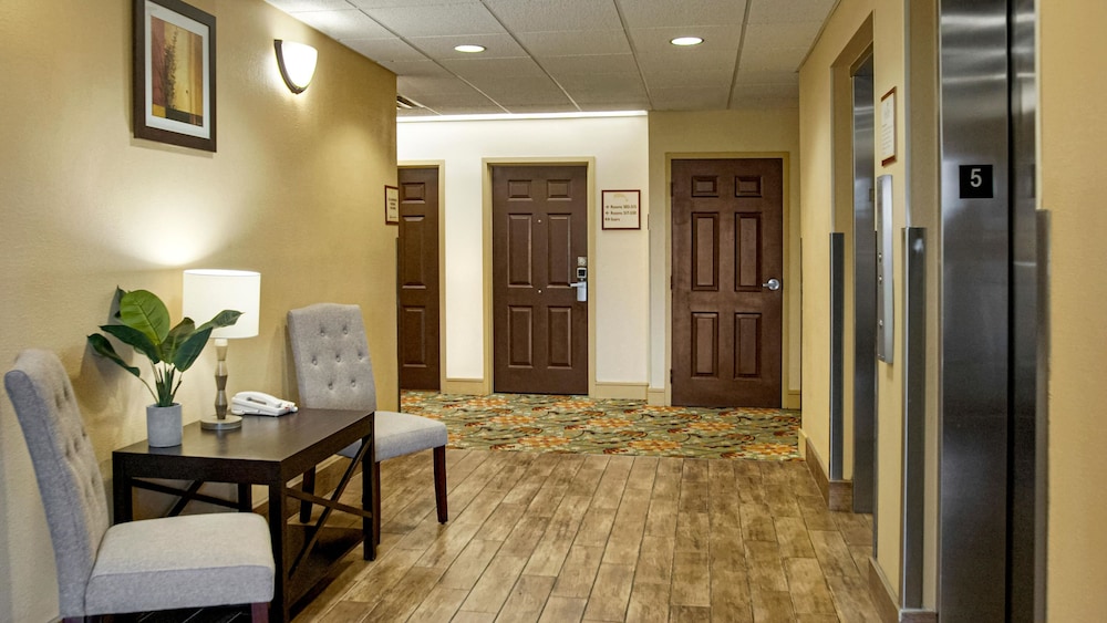 Galleria Palms Hotel — Hotel building in Kissimmee, Florida