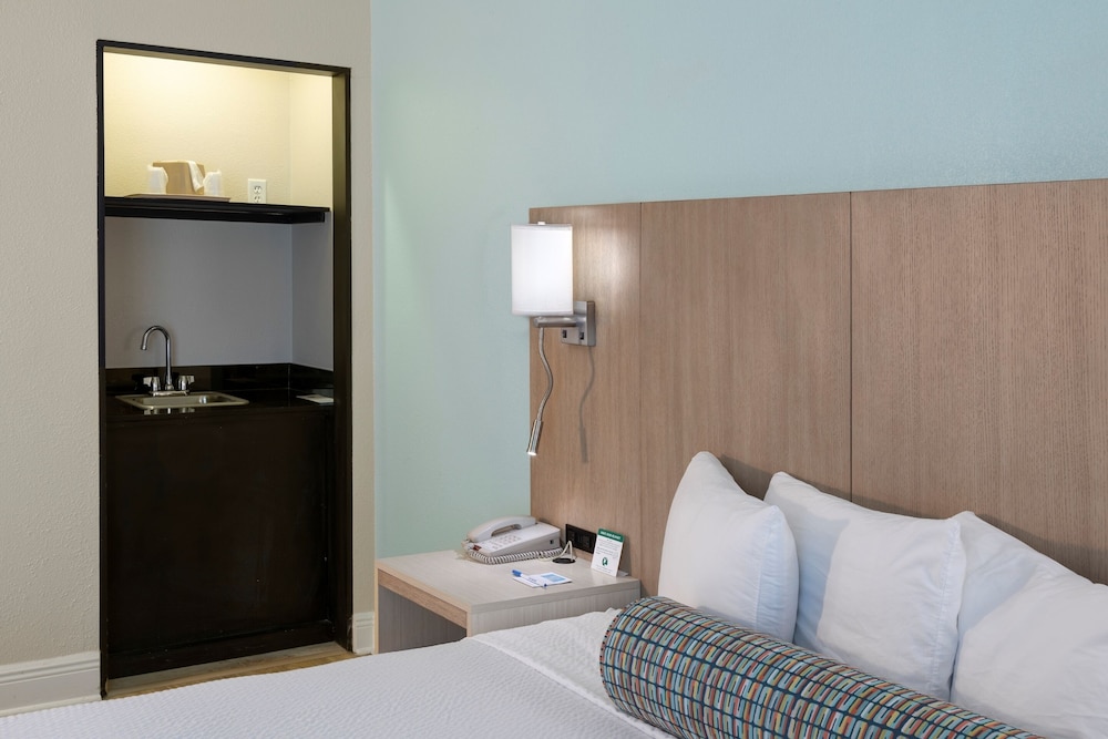 Galleria Palms Hotel — Hotel rooms in Kissimmee, Florida