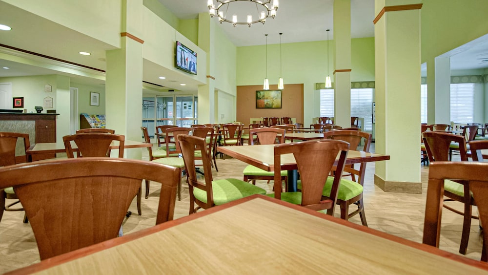 Galleria Palms Hotel — Restaurant & bars in Kissimmee, Florida