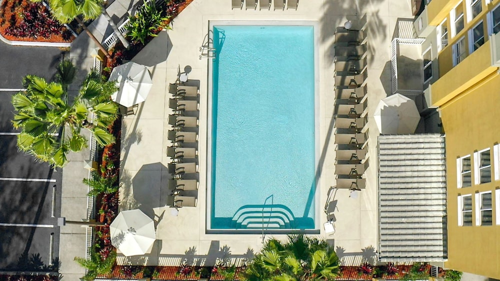 Galleria Palms Hotel — Swimming pool in Kissimmee, Florida