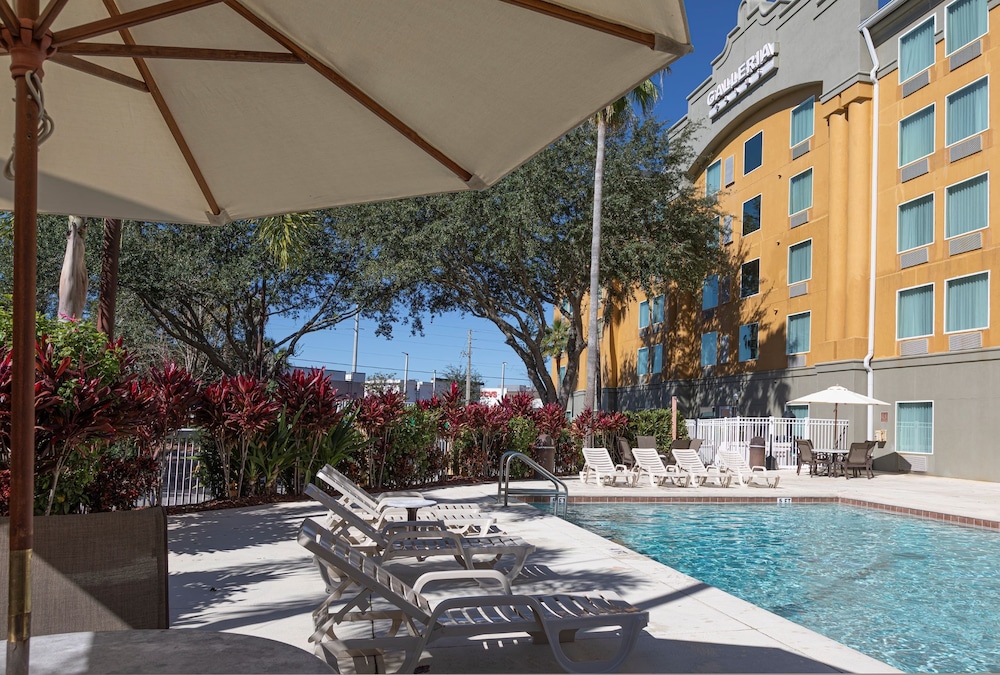 Galleria Palms Hotel — Swimming pool in Kissimmee, Florida