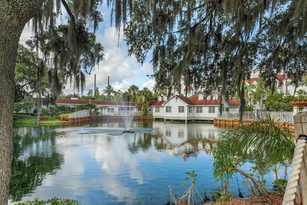 Hilton Vacation Club Grand Beach Orlando — Hotel building in Orlando, Florida