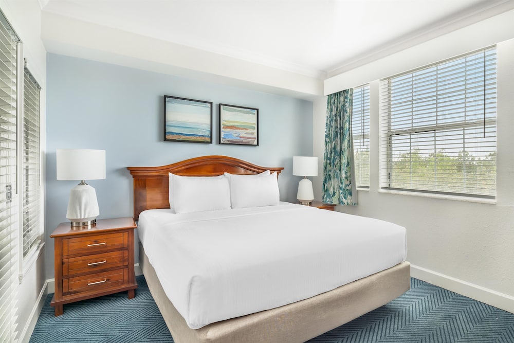 Hilton Vacation Club Grand Beach Orlando — Hotel rooms in Orlando, Florida