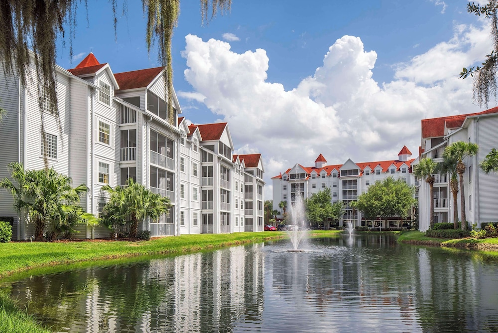 Hilton Vacation Club Grand Beach Orlando — Hotel building in Orlando, Florida