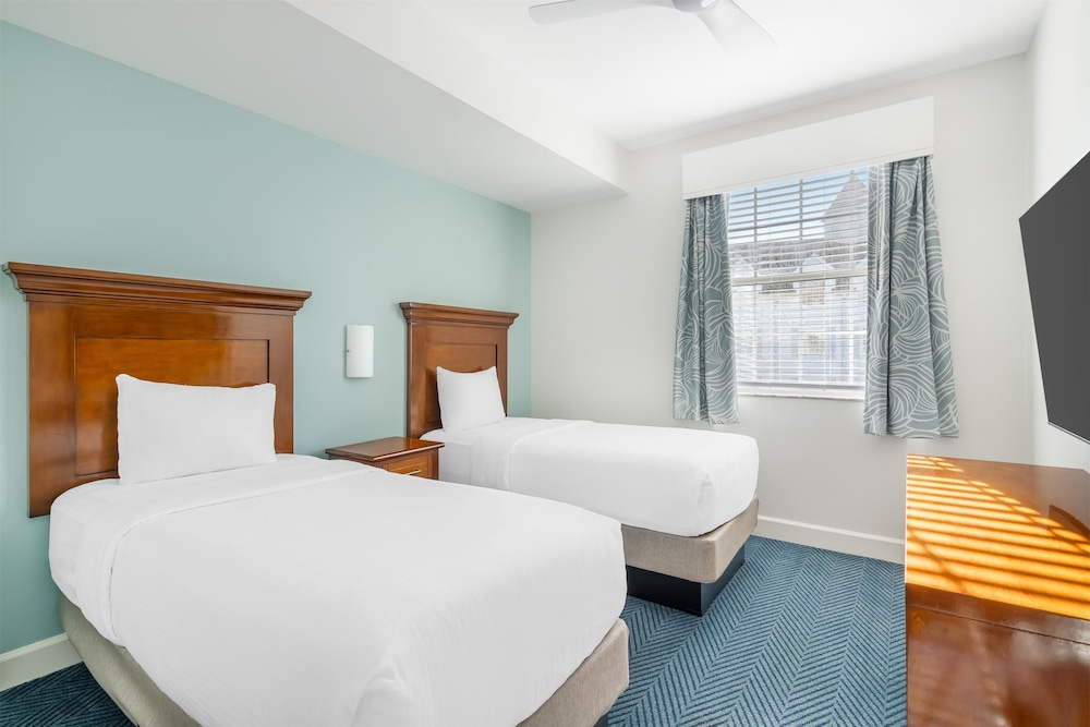 Hilton Vacation Club Grand Beach Orlando — Hotel rooms in Orlando, Florida