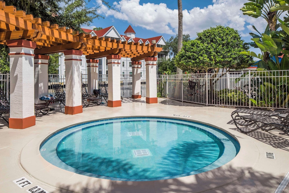 Hilton Vacation Club Grand Beach Orlando — Swimming pool in Orlando, Florida