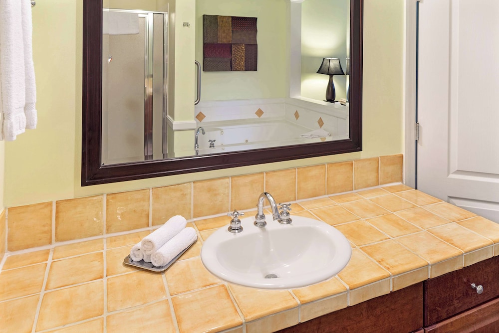 Hilton Vacation Club Grand Beach Orlando — Hotel rooms in Orlando, Florida