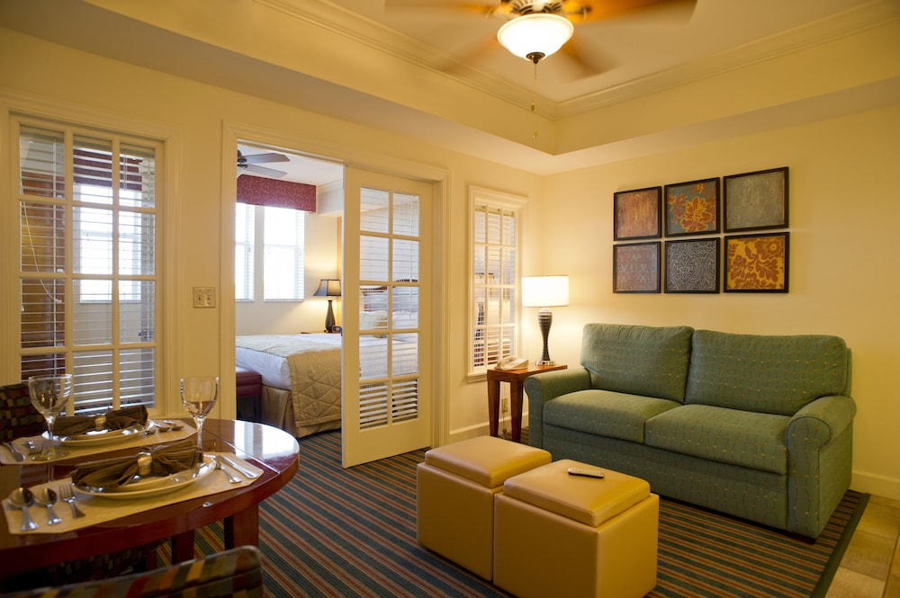 Hilton Vacation Club Grand Beach Orlando — Hotel rooms in Orlando, Florida