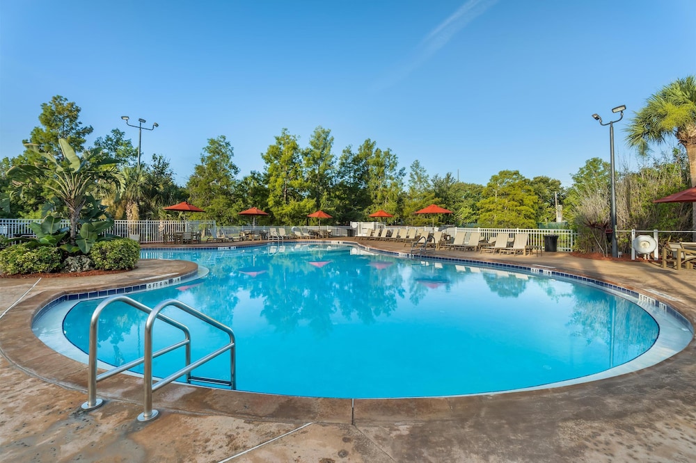 Hilton Vacation Club Grand Beach Orlando — Swimming pool in Orlando, Florida