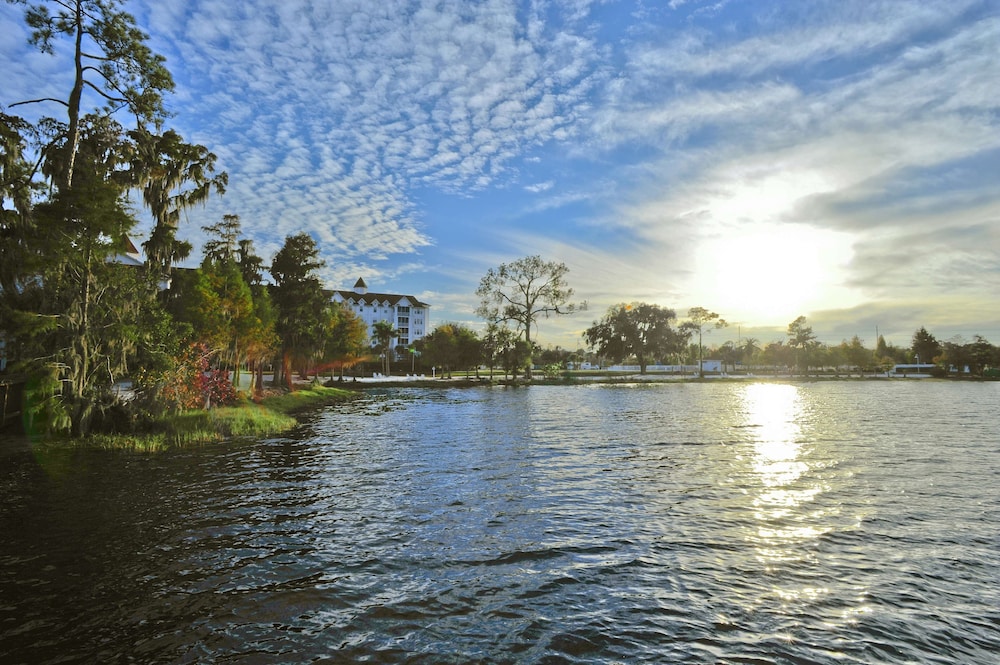 Hilton Vacation Club Grand Beach Orlando — Hotel building in Orlando, Florida