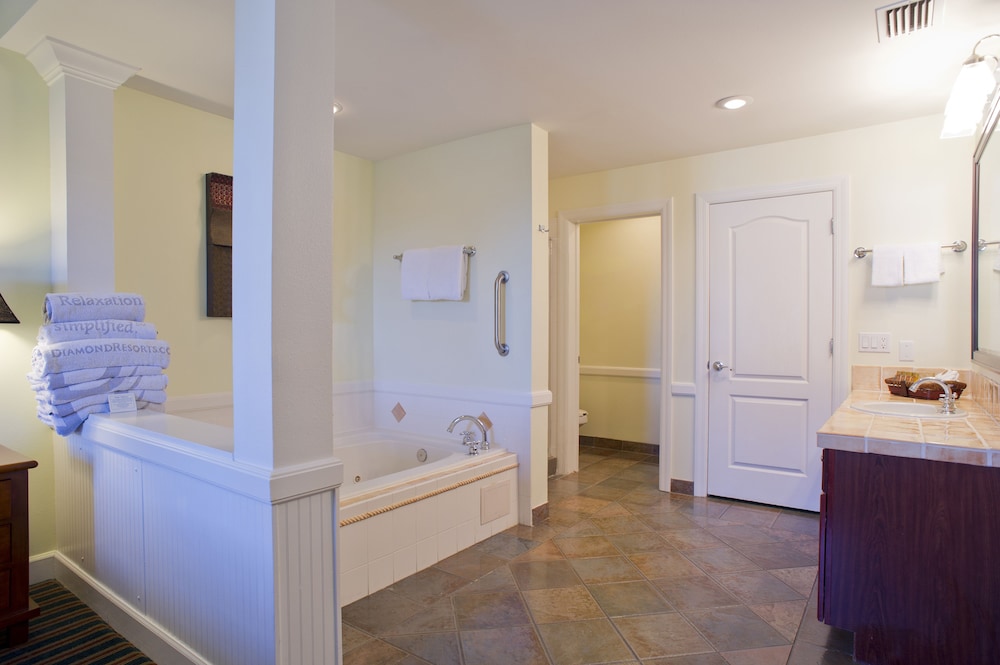 Hilton Vacation Club Grand Beach Orlando — Hotel rooms in Orlando, Florida