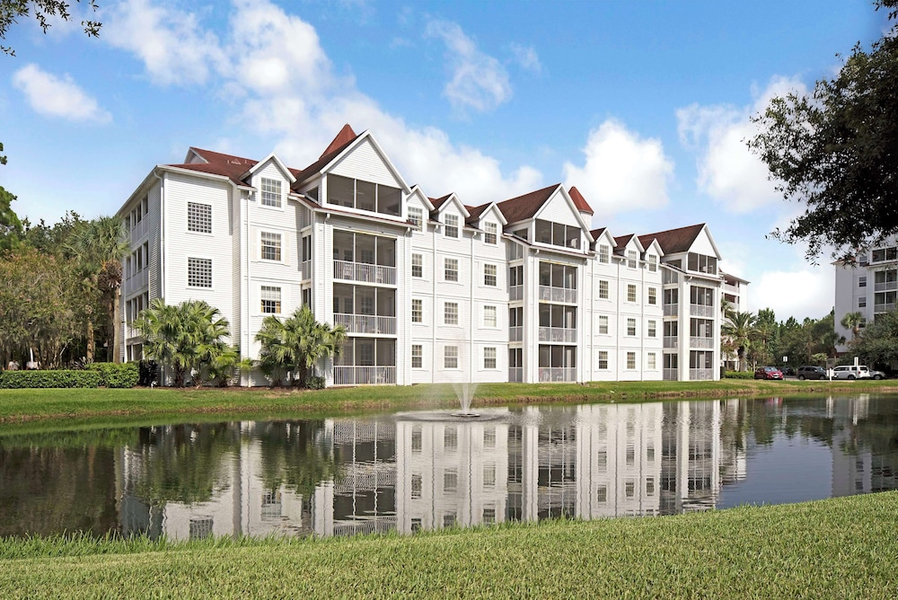 Hilton Vacation Club Grand Beach Orlando — Hotel building in Orlando, Florida