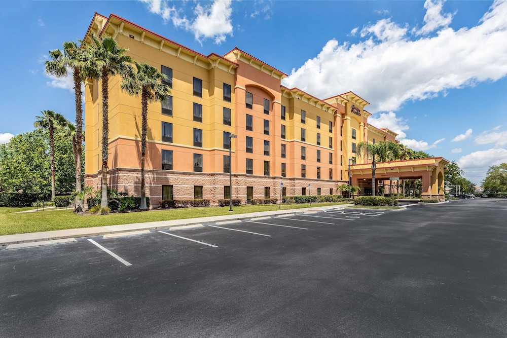 Hampton Inn & Suites Orlando-South Lake Buena Vista — Hotel building in Kissimmee, Florida