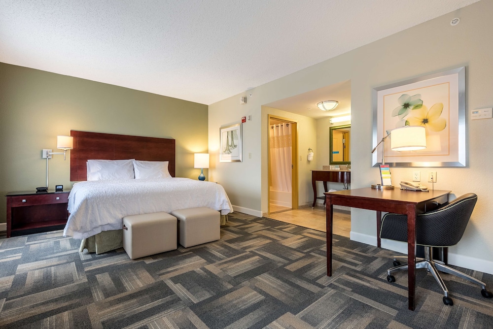 Hampton Inn & Suites Orlando-South Lake Buena Vista — Hotel rooms in Kissimmee, Florida