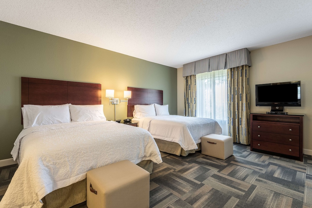 Hampton Inn & Suites Orlando-South Lake Buena Vista — Hotel rooms in Kissimmee, Florida