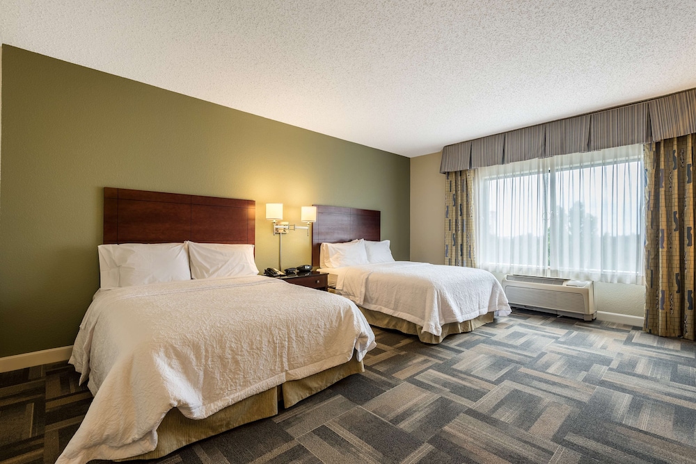 Hampton Inn & Suites Orlando-South Lake Buena Vista — Hotel rooms in Kissimmee, Florida