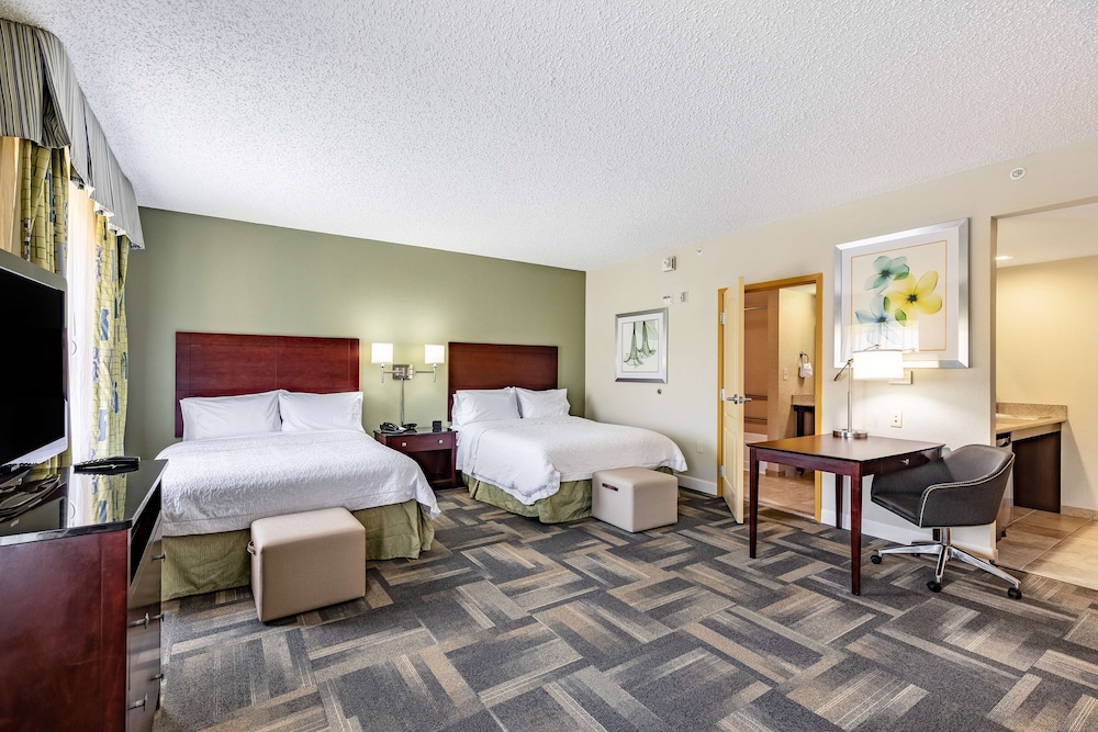 Hampton Inn & Suites Orlando-South Lake Buena Vista — Hotel rooms in Kissimmee, Florida