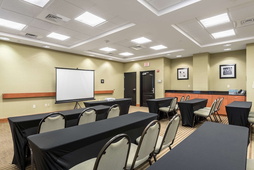 Hampton Inn & Suites Orlando-South Lake Buena Vista — Hotel building in Kissimmee, Florida