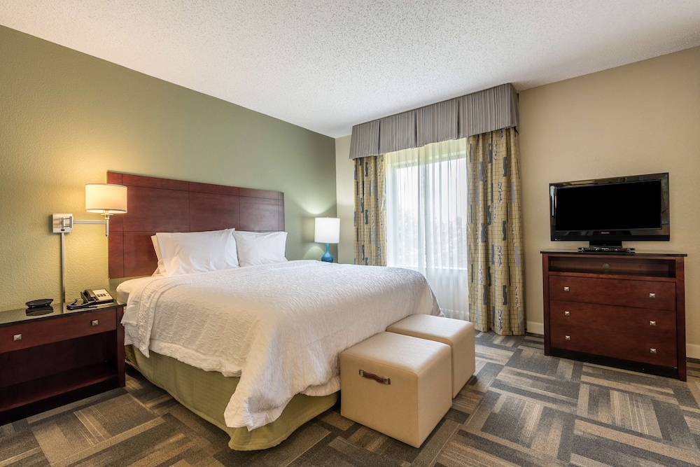 Hampton Inn & Suites Orlando-South Lake Buena Vista — Hotel rooms in Kissimmee, Florida