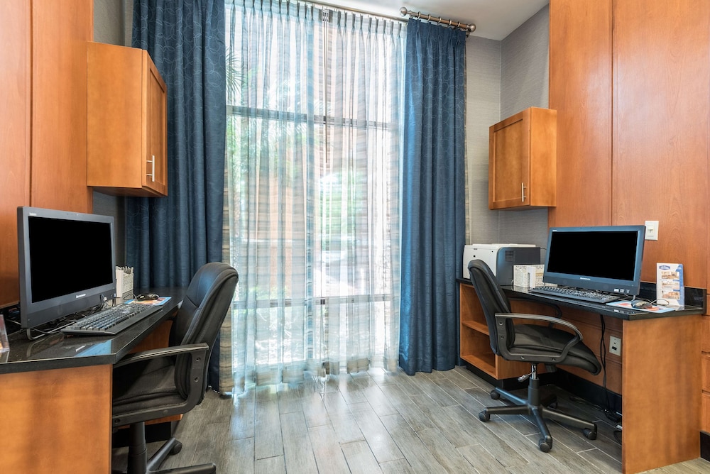 Hampton Inn & Suites Orlando-South Lake Buena Vista — Hotel rooms in Kissimmee, Florida