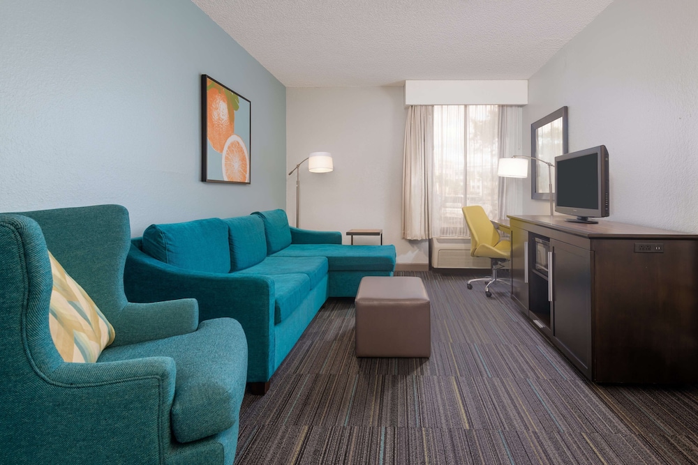 Hampton Inn Orlando Near Universal Blv/International Dr — Hotel rooms in Orlando, Florida