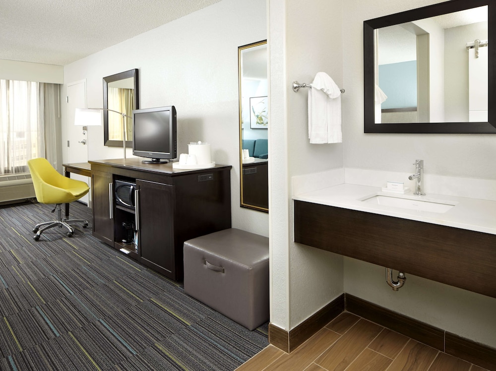 Hampton Inn Orlando Near Universal Blv/International Dr — Hotel rooms in Orlando, Florida
