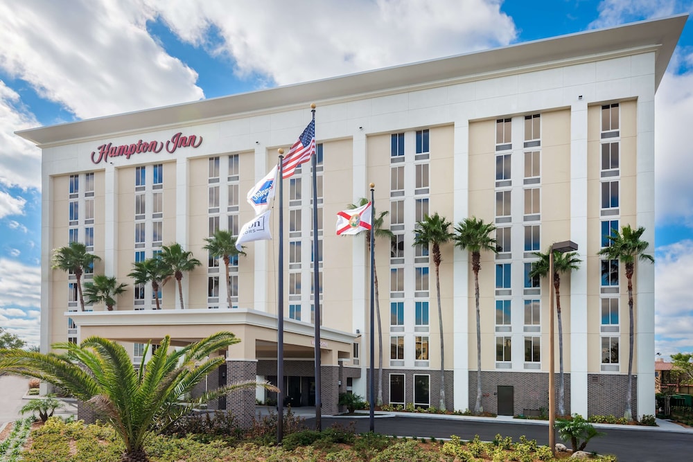 Hampton Inn Orlando Near Universal Blv/International Dr — Hotel building in Orlando, Florida