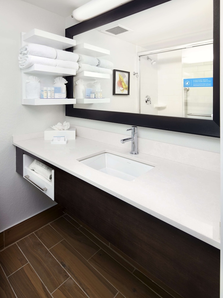 Hampton Inn Orlando Near Universal Blv/International Dr — Hotel rooms in Orlando, Florida