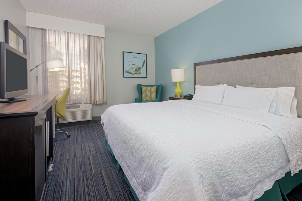 Hampton Inn Orlando Near Universal Blv/International Dr — Hotel rooms in Orlando, Florida