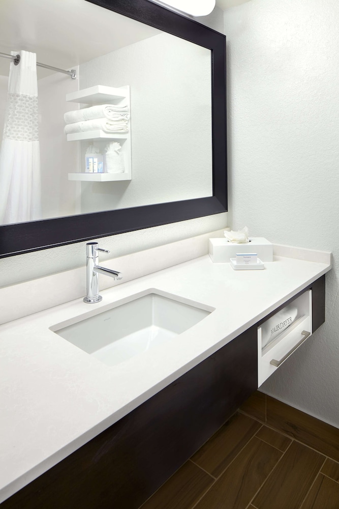 Hampton Inn Orlando Near Universal Blv/International Dr — Hotel rooms in Orlando, Florida