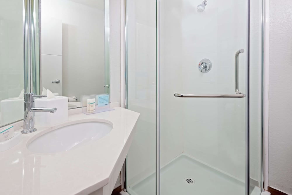 Hampton Inn Orlando Near Universal Blv/International Dr — Hotel rooms in Orlando, Florida