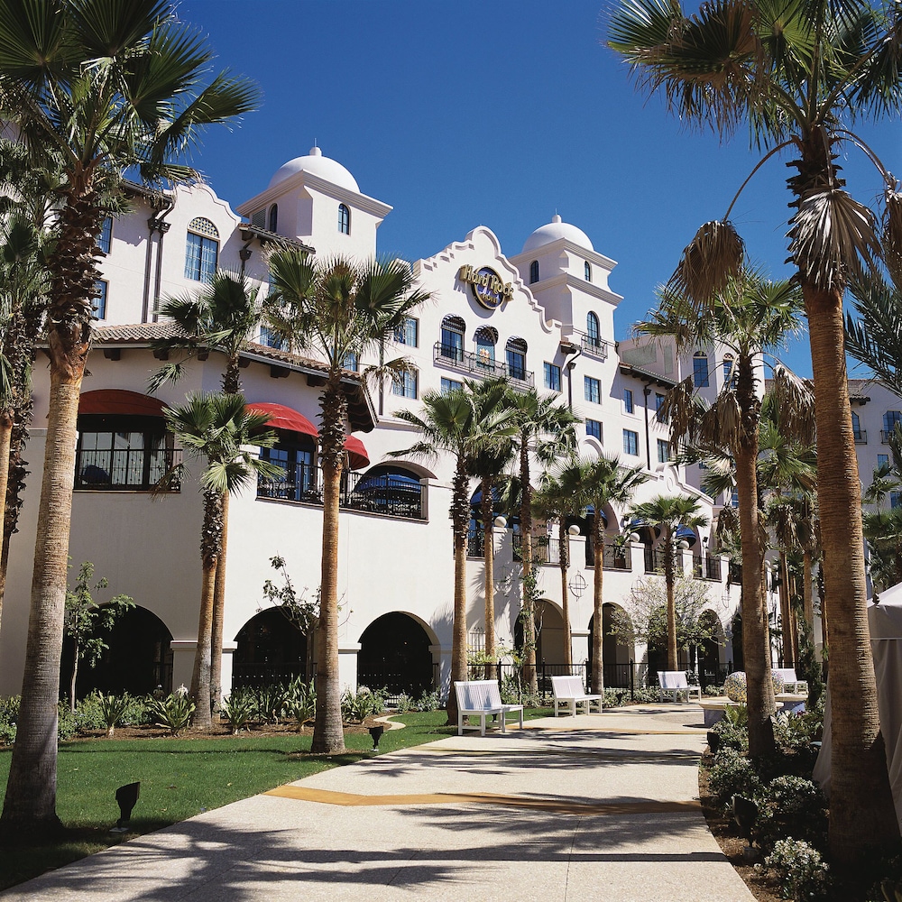 Universal's Hard Rock Hotel — Hotel building in Orlando, Florida