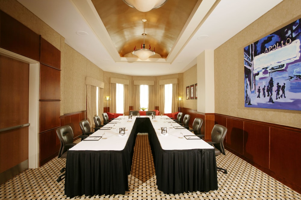 Universal's Hard Rock Hotel — Hotel building in Orlando, Florida