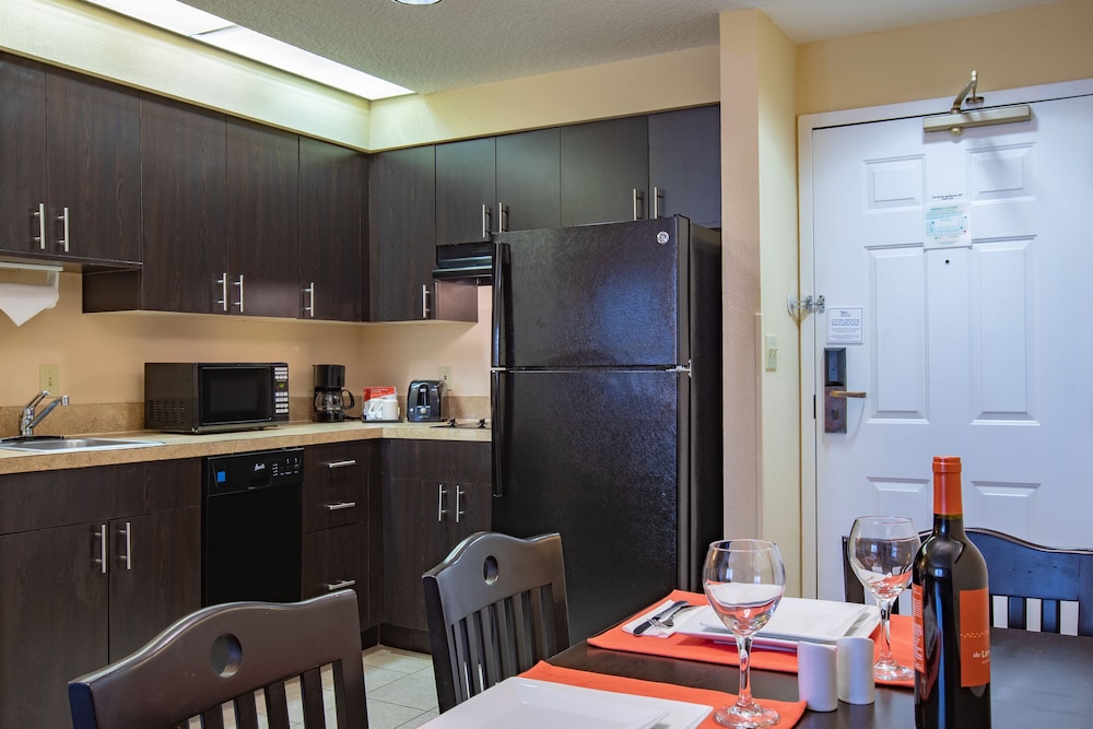 staySky Suites - I Drive Orlando — Hotel rooms in Orlando, Florida