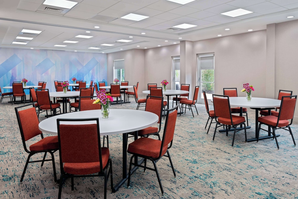 Hilton Garden Inn Orlando International Drive North — Restaurant & bars in Orlando, Florida