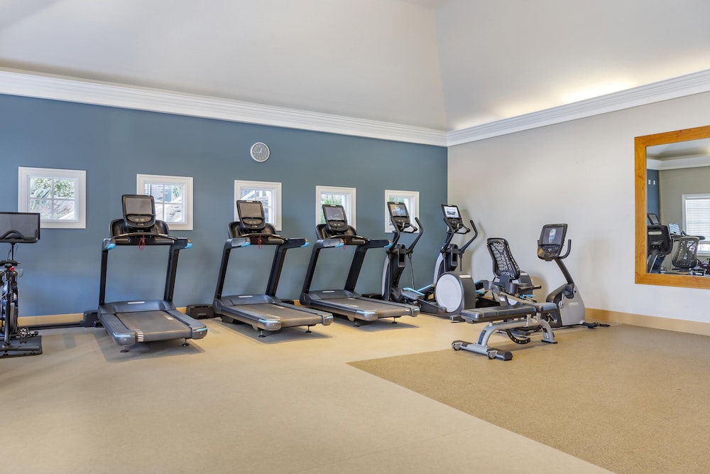 Hilton Grand Vacations Club SeaWorld® Orlando — Sports & recreation in Orlando, Florida