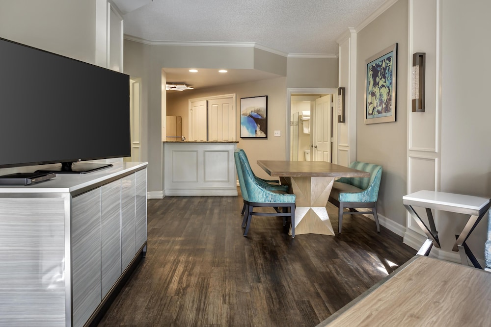 Hilton Grand Vacations Club SeaWorld® Orlando — Hotel rooms in Orlando, Florida