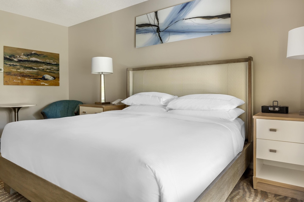 Hilton Grand Vacations Club SeaWorld® Orlando — Hotel rooms in Orlando, Florida