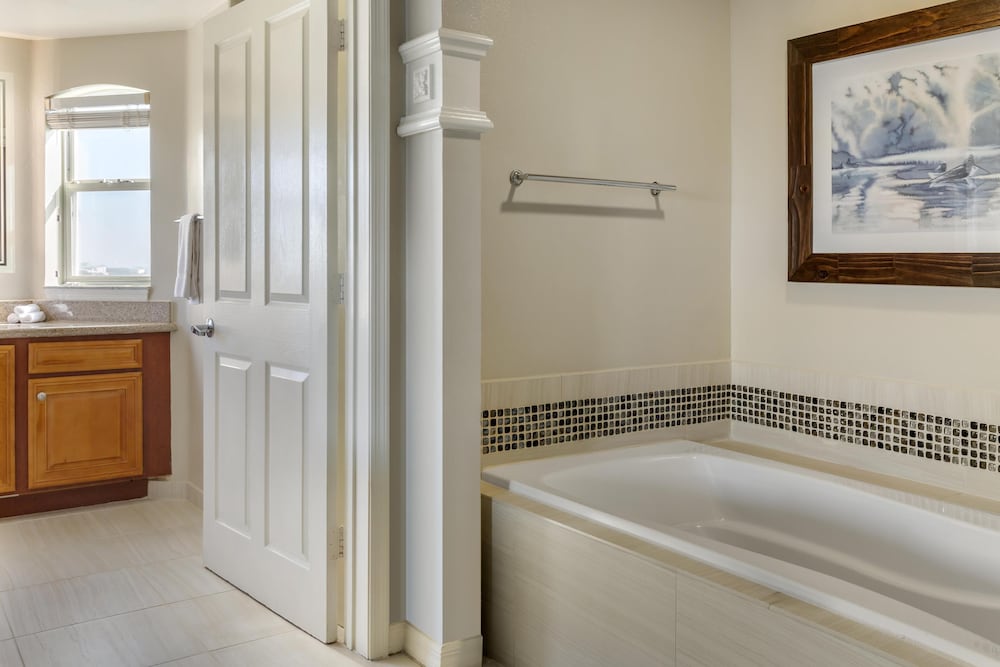 Hilton Grand Vacations Club SeaWorld® Orlando — Hotel rooms in Orlando, Florida