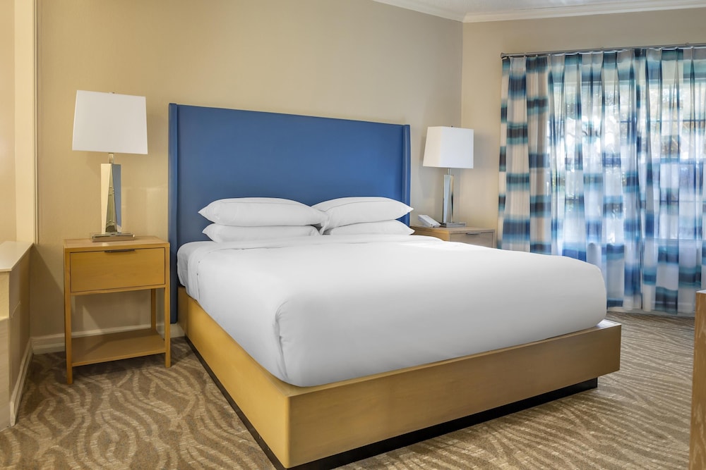 Hilton Grand Vacations Club SeaWorld® Orlando — Hotel rooms in Orlando, Florida