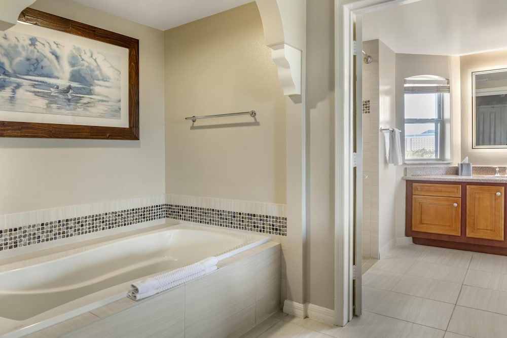 Hilton Grand Vacations Club SeaWorld® Orlando — Hotel rooms in Orlando, Florida