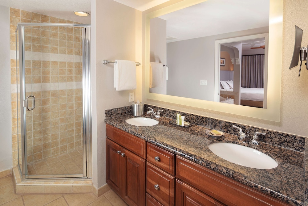 Hilton Grand Vacations Club Tuscany Village Orlando — Hotel rooms in Orlando, Florida