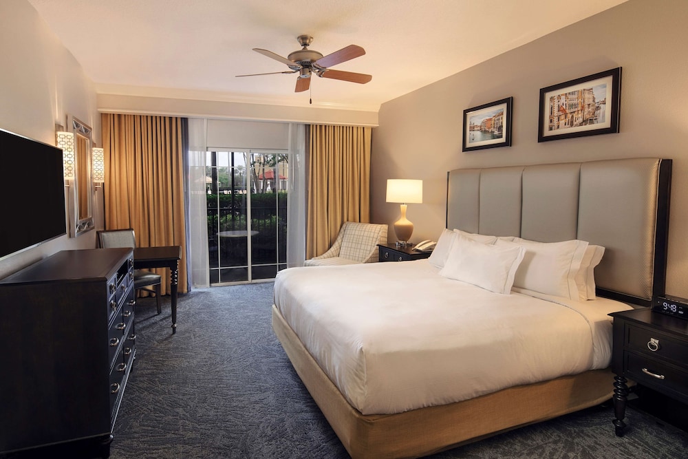 Hilton Grand Vacations Club Tuscany Village Orlando — Hotel rooms in Orlando, Florida