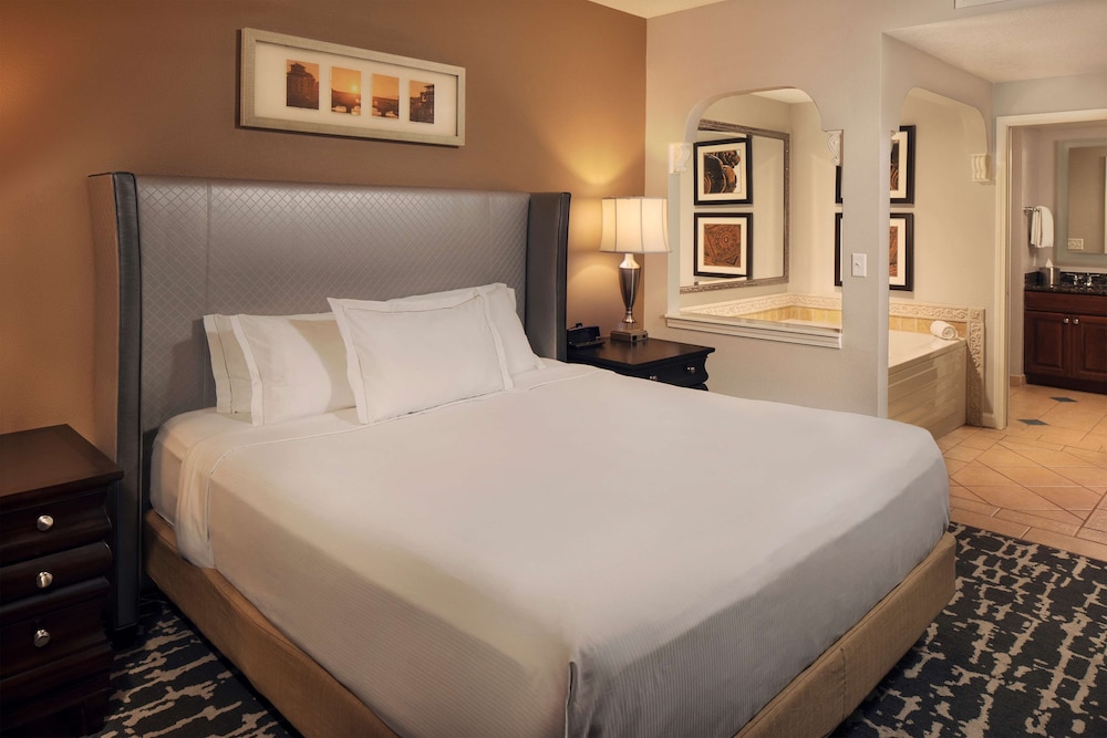 Hilton Grand Vacations Club Tuscany Village Orlando — Hotel rooms in Orlando, Florida